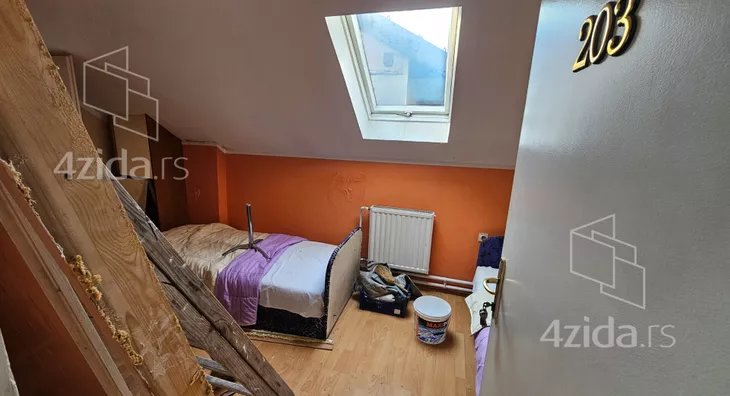 Poslovna zgrada | 4zida