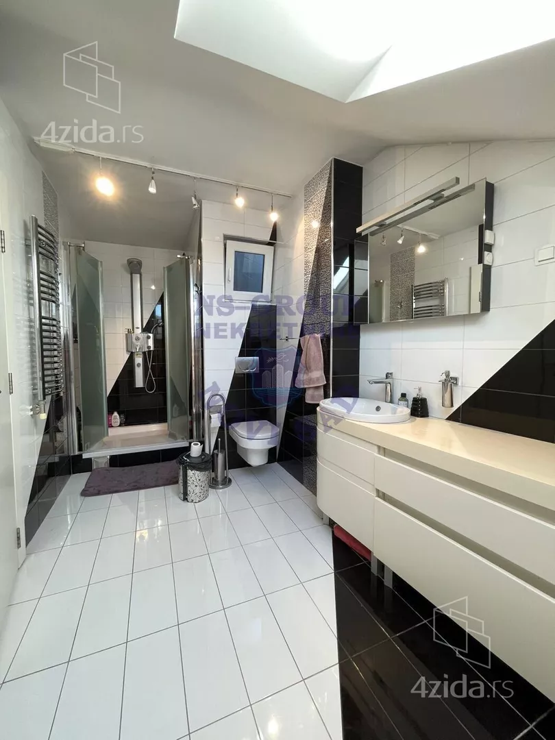 Sedmosoban stan | 4zida