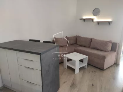 Crnogorska | 4zida.rs