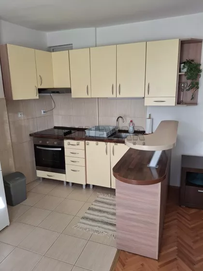 Prvomajska | 4zida.rs