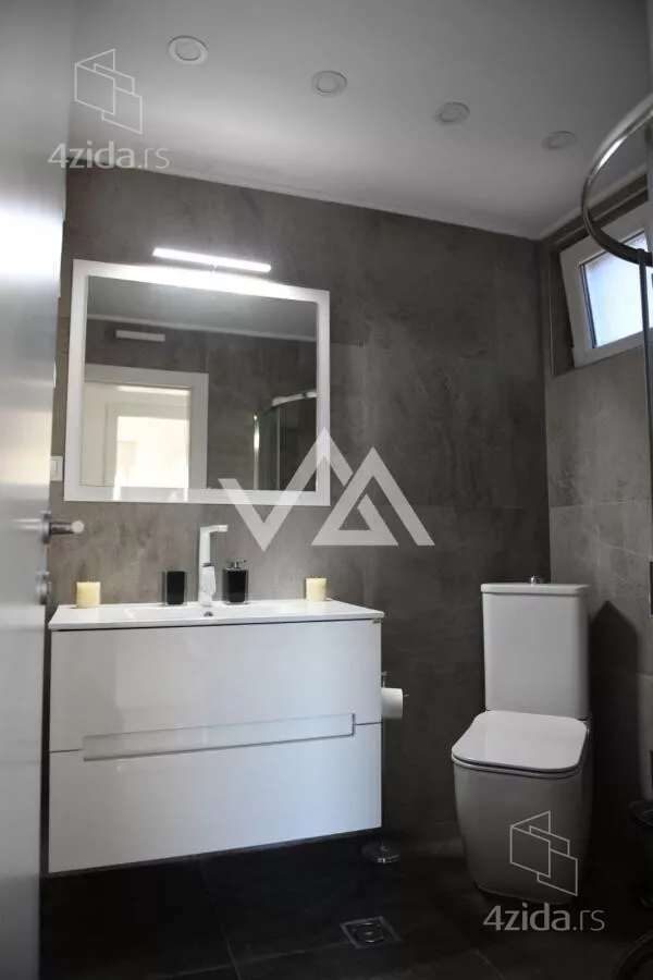 Šestosoban stan | 4zida