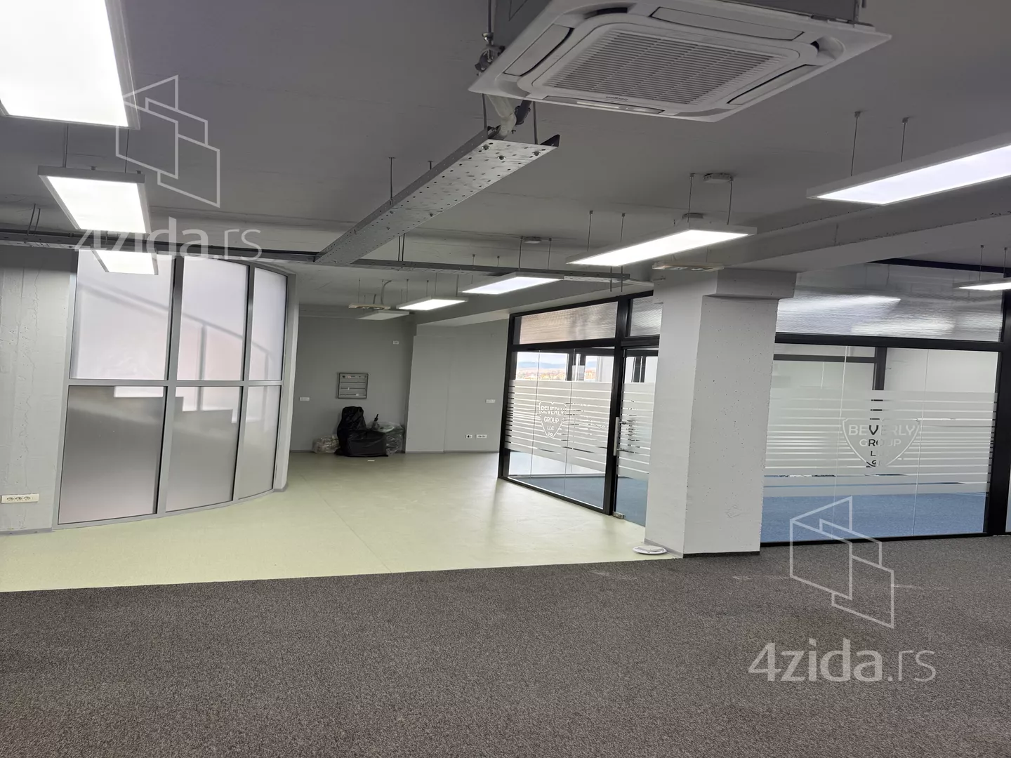 Poslovna zgrada | 4zida