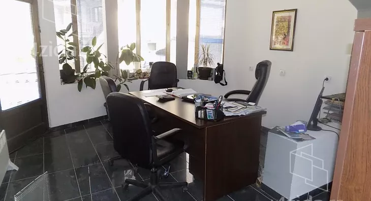 Poslovna zgrada | 4zida