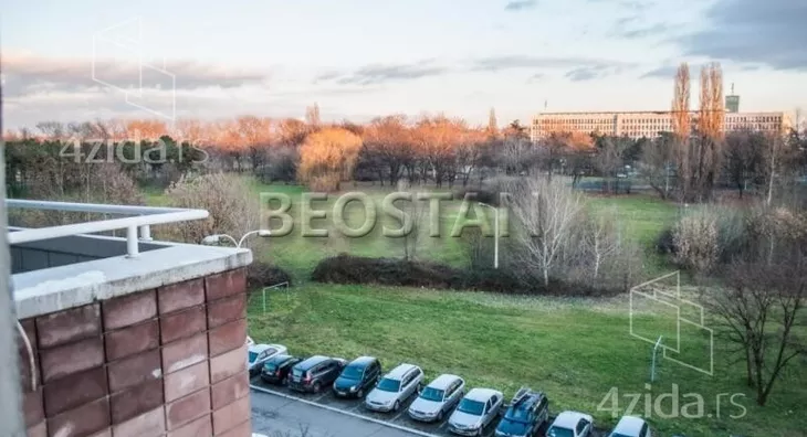 Šestoiposoban stan | 4zida