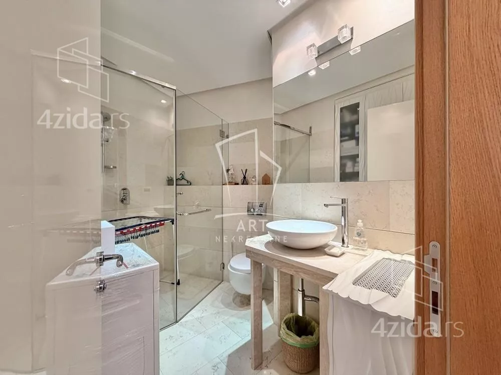 Šestoiposoban stan | 4zida