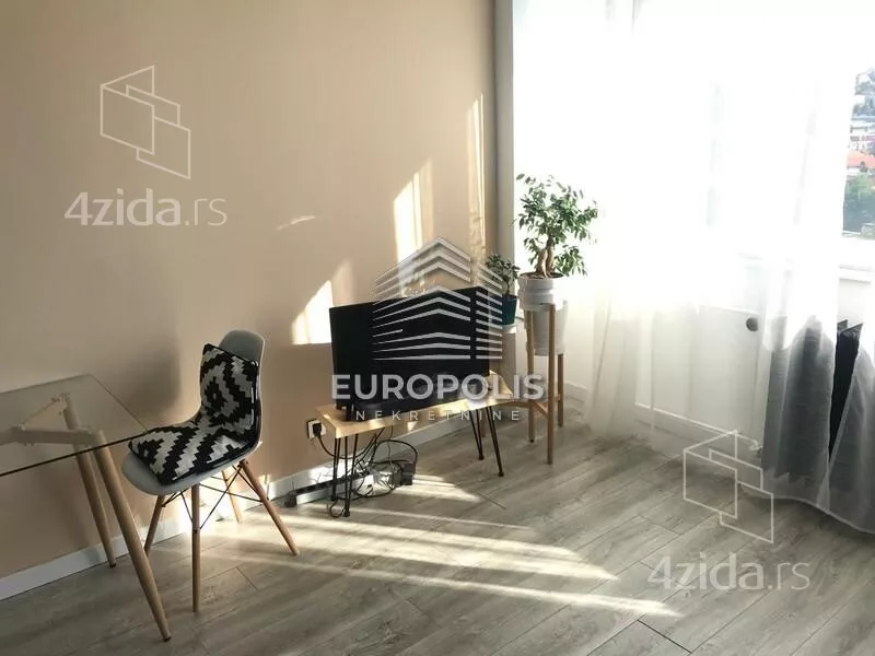 Četvoroiposoban stan | 4zida