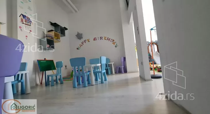 Poslovni prostor | 4zida