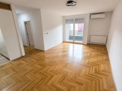 Karađorđeva | 4zida.rs