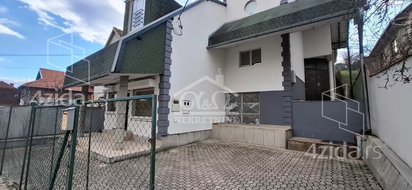 Poslovna zgrada | 4zida