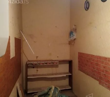 Četvoroiposoban stan | 4zida