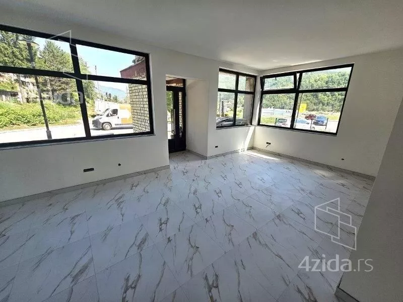 Lokal | 4zida
