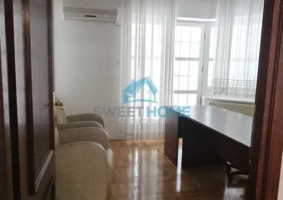 Poslovna zgrada | 4zida