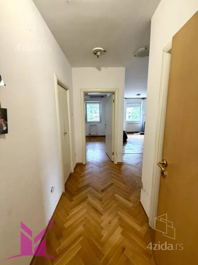 Četvoroiposoban stan | 4zida