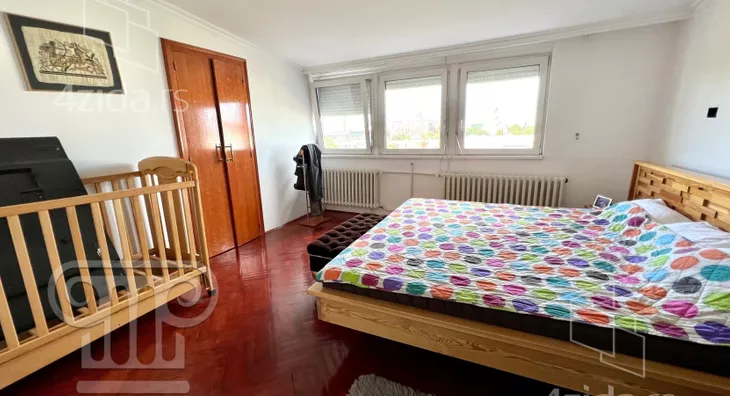 Šestosoban stan | 4zida