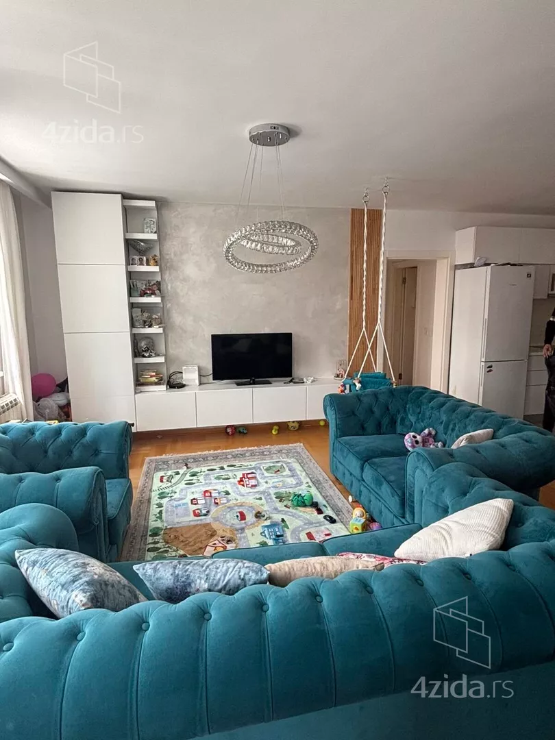 Četvoroiposoban stan | 4zida