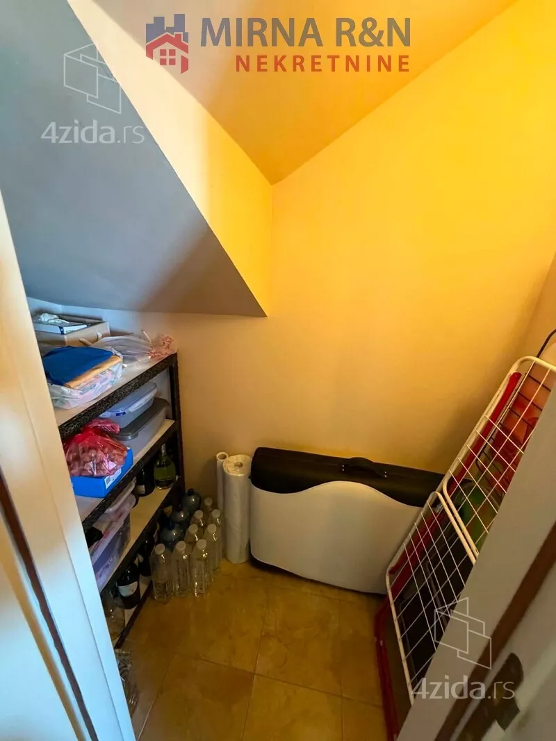 Četvoroiposoban stan | 4zida