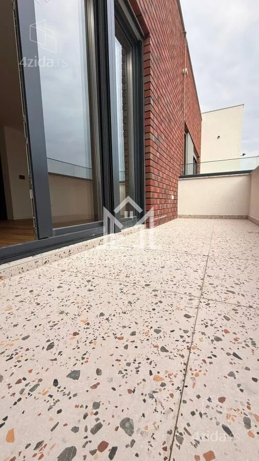 Petosoban stan | 4zida