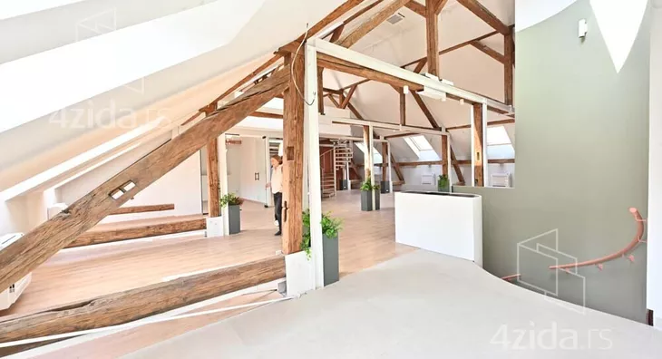 Poslovna zgrada | 4zida