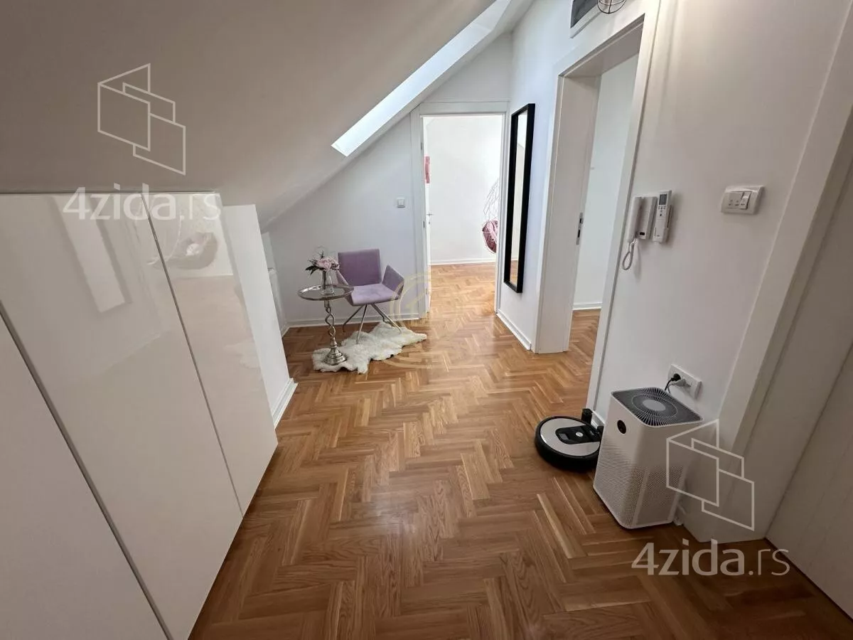 Četvoroiposoban stan | 4zida