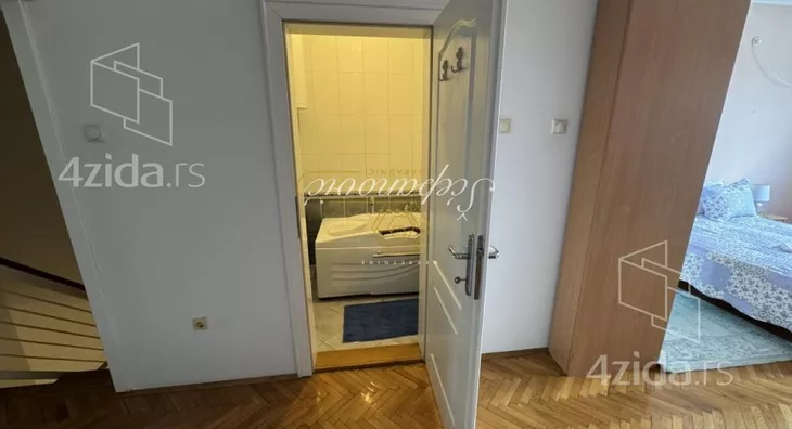 Četvoroiposoban stan | 4zida