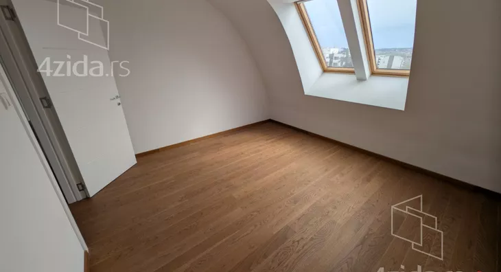 Šestosoban stan | 4zida