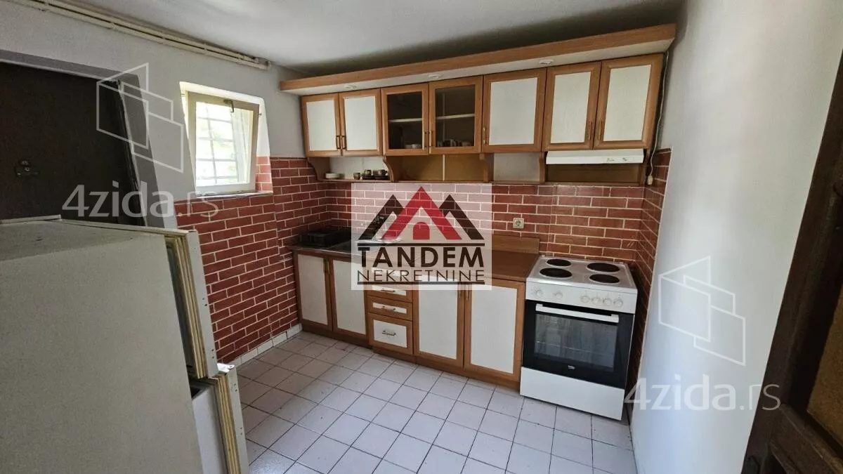 Četvoroiposoban stan | 4zida