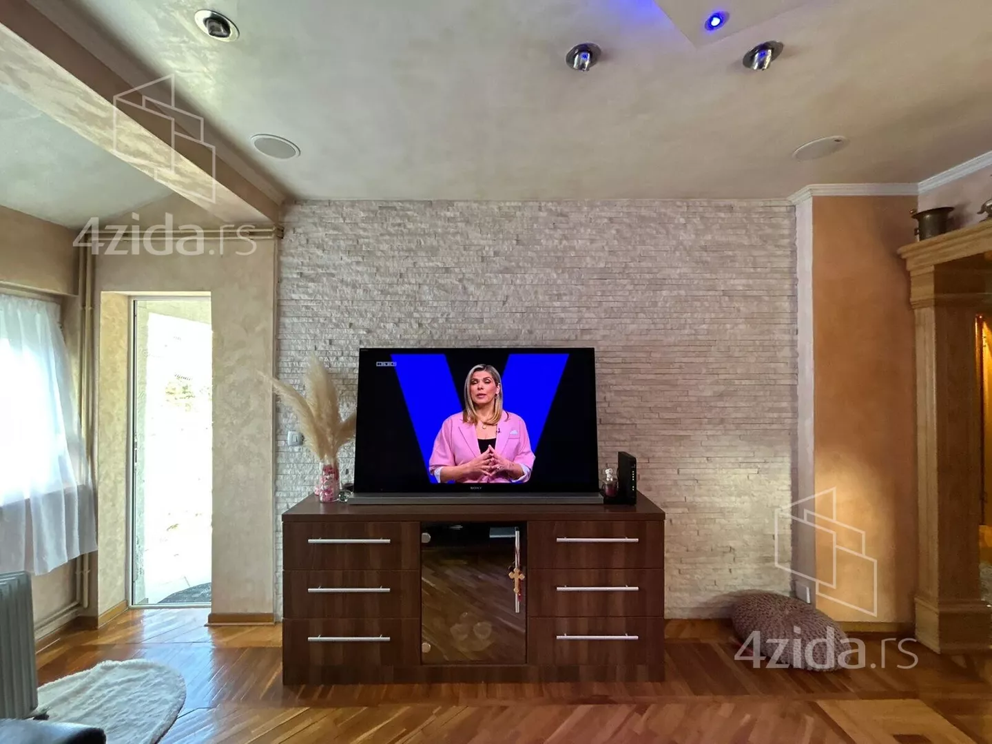 Četvoroiposoban stan | 4zida