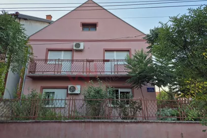 Mihajla Pupina 9 | 4zida.rs