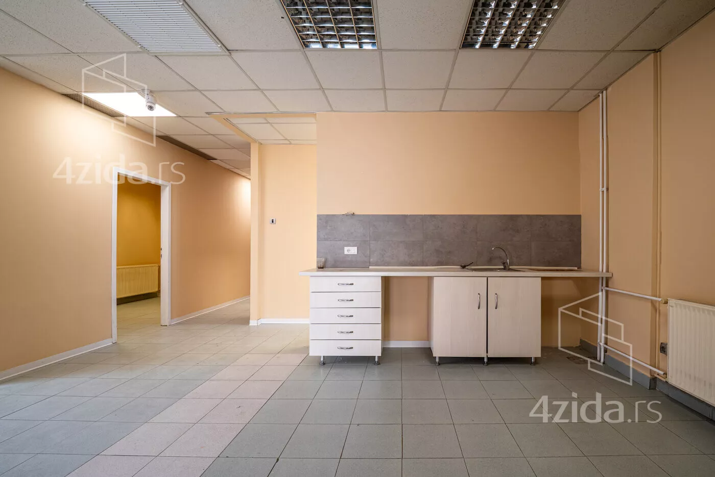 Poslovna zgrada | 4zida