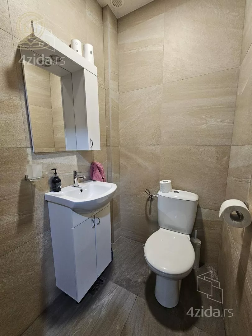 Šestosoban stan | 4zida