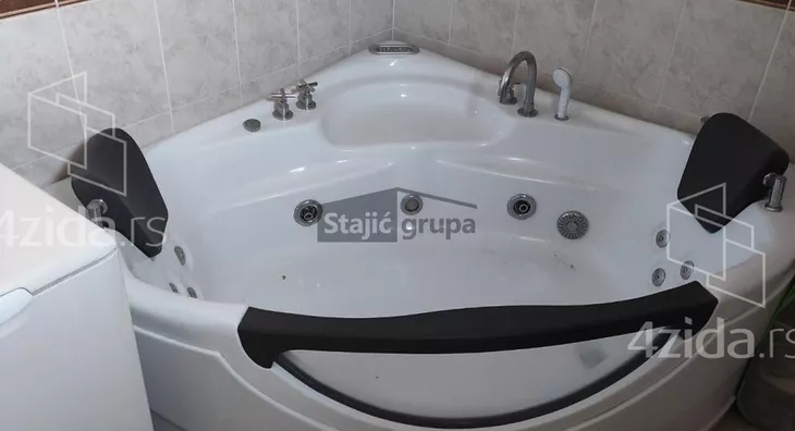 Petosoban stan | 4zida