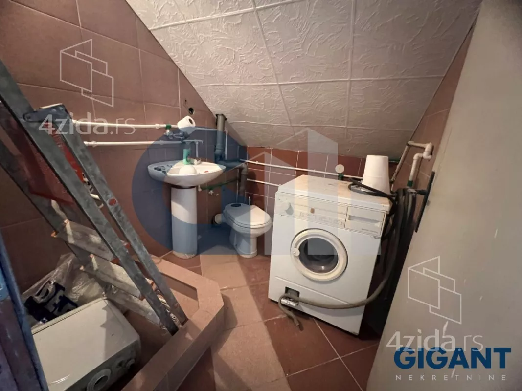 Šestosoban stan | 4zida