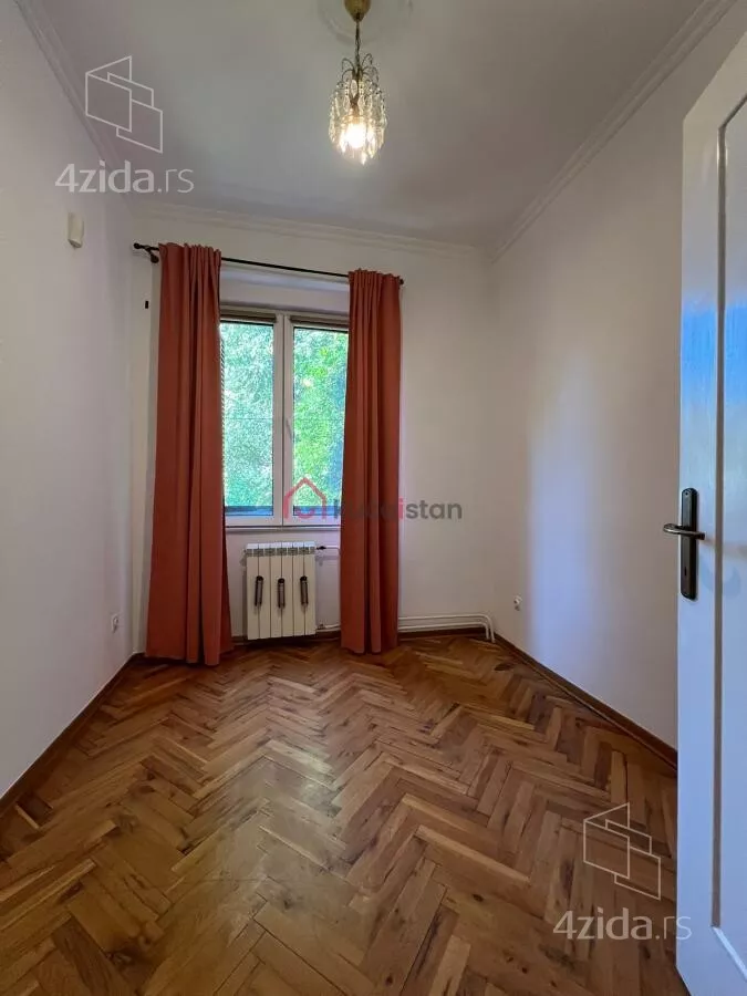 Četvoroiposoban stan | 4zida