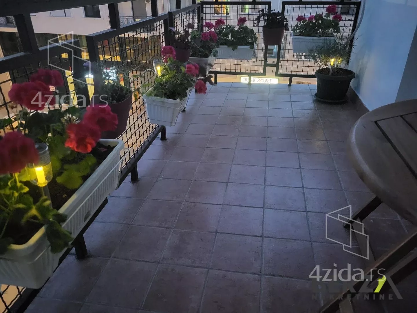 Troiposoban stan | 4zida