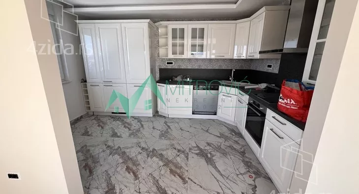 Šestosoban stan | 4zida