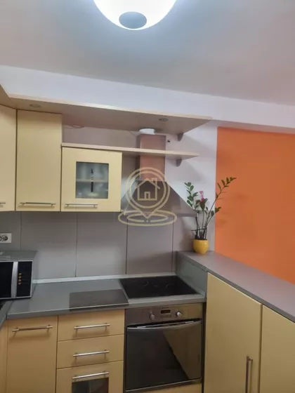 Crveni Pevac | 4zida.rs