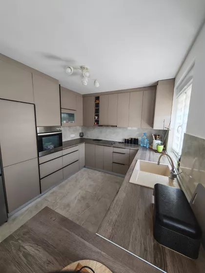 Stari Banovci | 4zida.rs