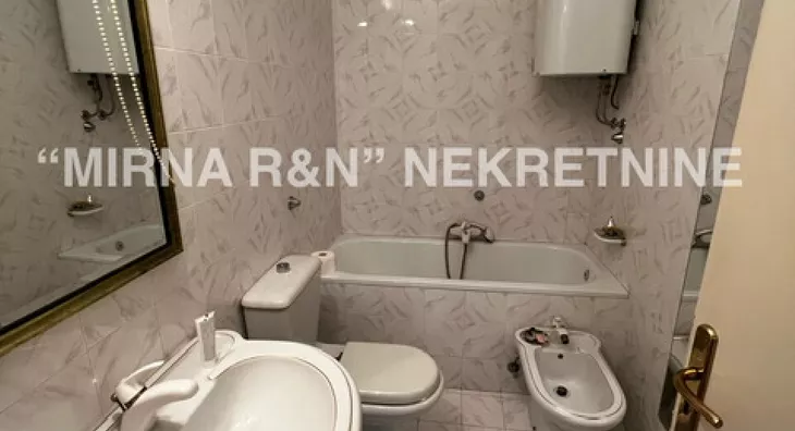 Četvoroiposoban stan | 4zida