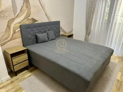 Crveni Pevac | 4zida.rs