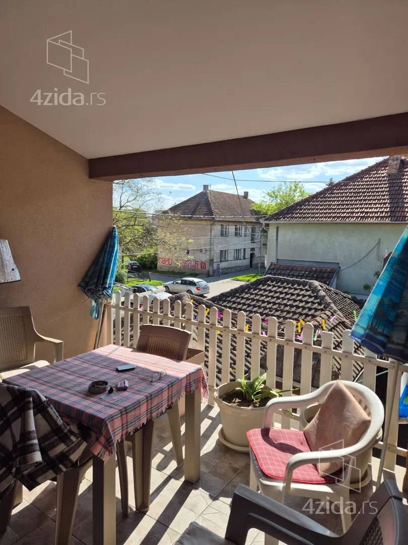 Šestosoban stan | 4zida