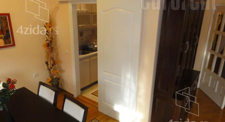 Četvoroiposoban stan | 4zida