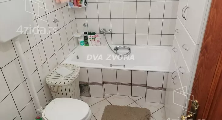 Poslovna zgrada | 4zida