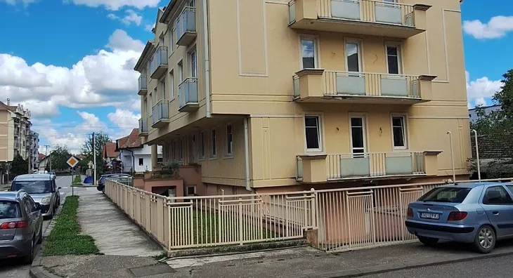 Poslovna zgrada | 4zida