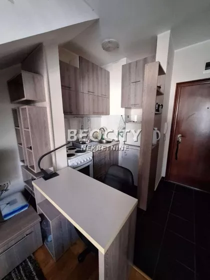 Lasla Gala | 4zida.rs