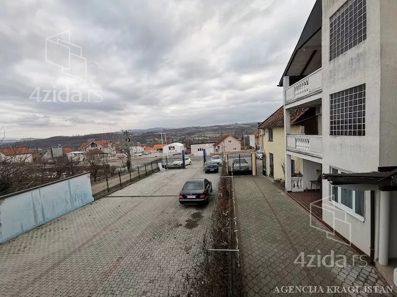 Poslovna zgrada | 4zida