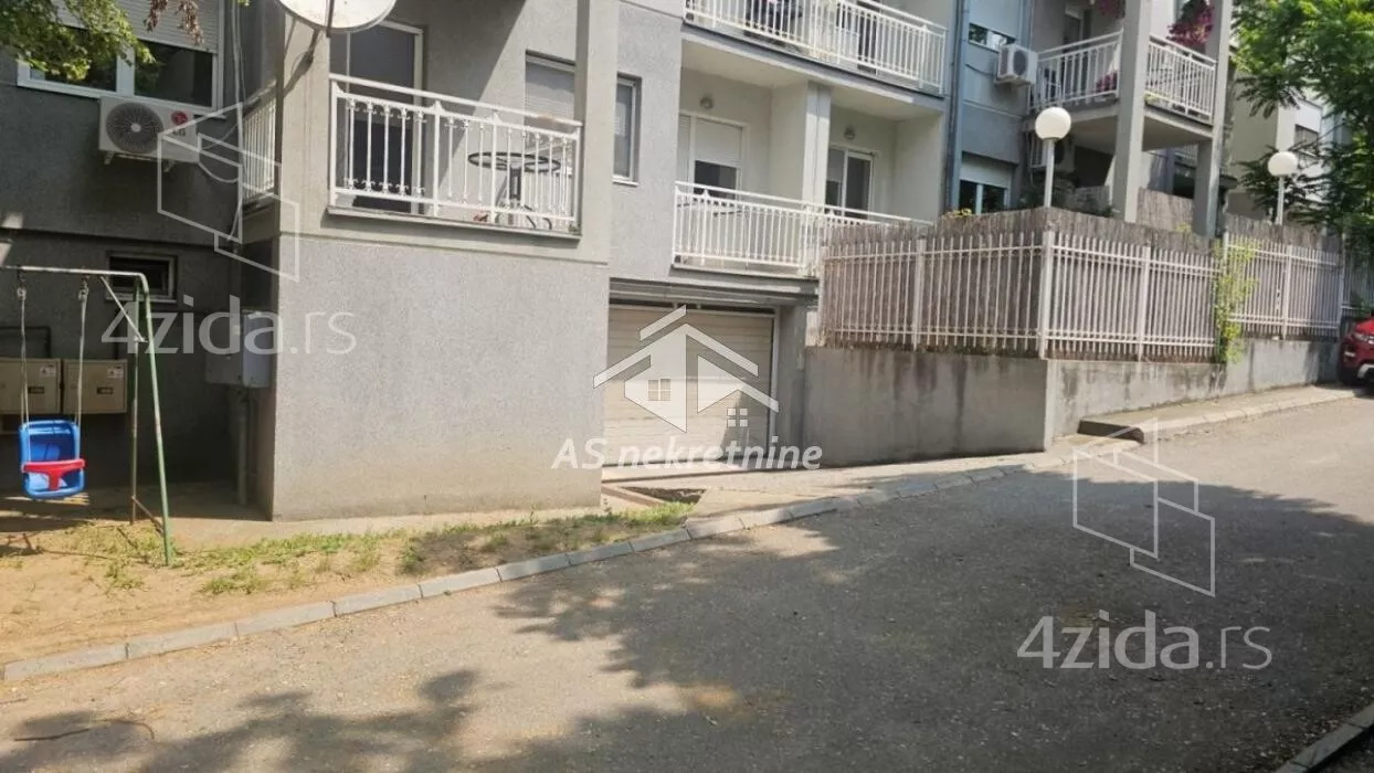 Četvoroiposoban stan | 4zida