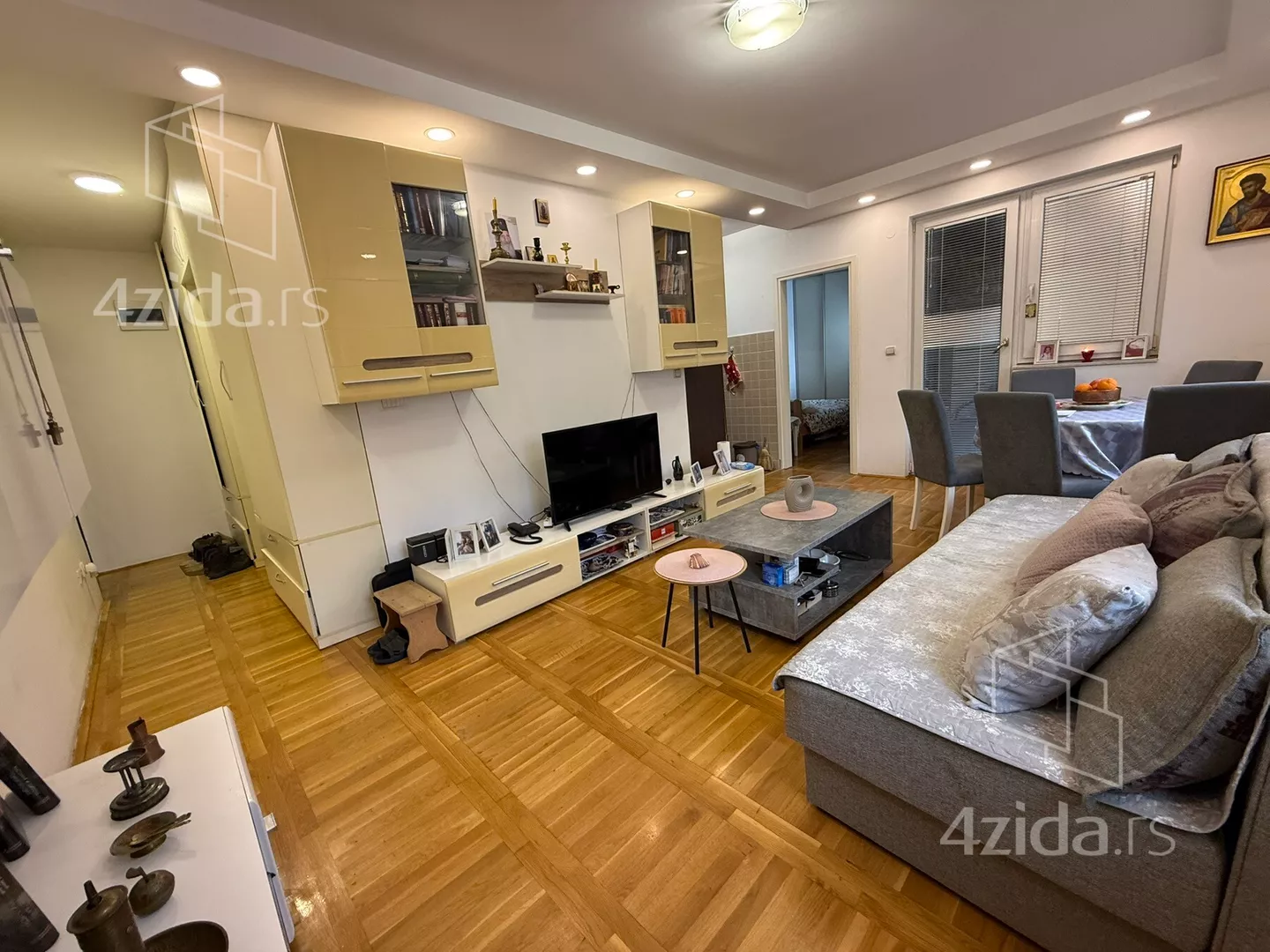 Jednoiposoban stan | 4zida