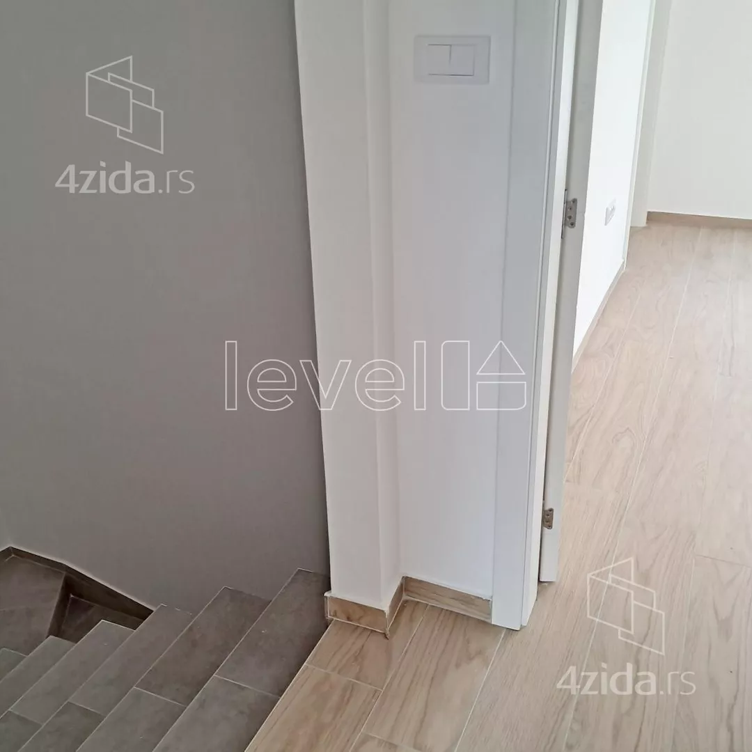 Šestosoban stan | 4zida