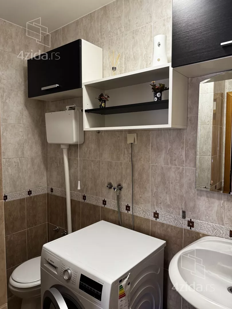 Petosoban stan | 4zida