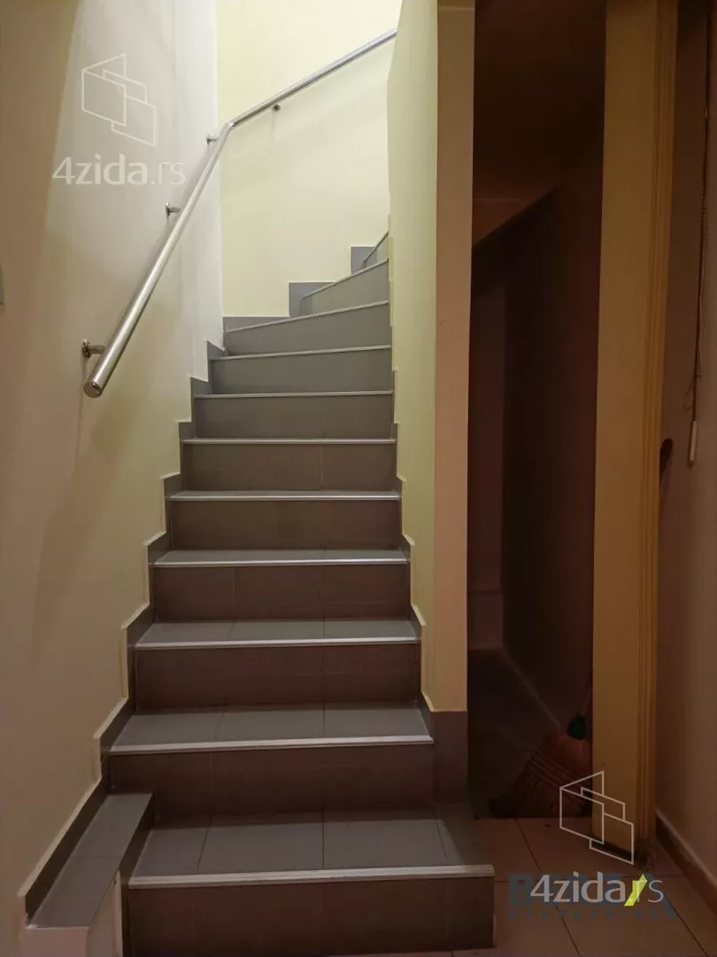 Lokal | 4zida